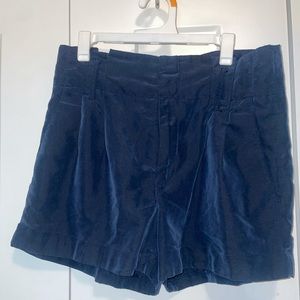 Cuffed navy shorts with pockets and belt loops